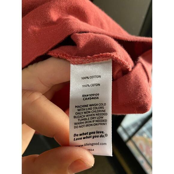 Life Is Good Red Vacay Mode Short Sleeve Crew Neckline T-Shirt Size Large - Picture 7 of 7